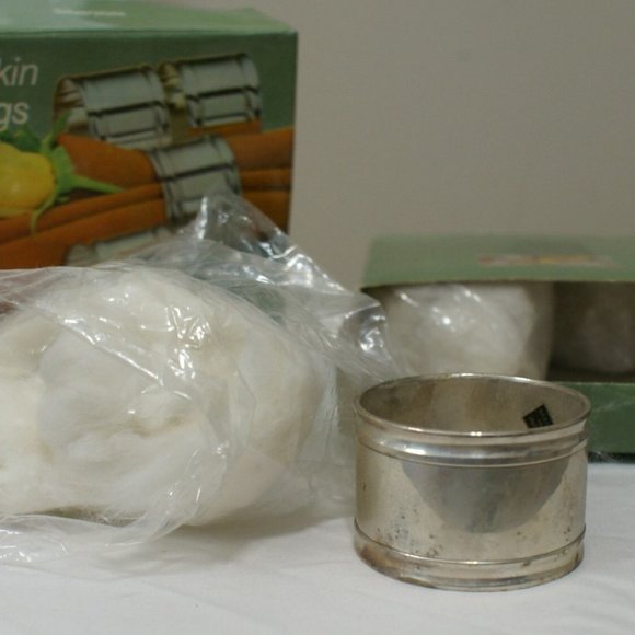 Vintage Silverplate Napkin Rings Lot of 8 Wm A. Rogers Oneida Round 2 Boxes of 4 - Picture 5 of 9